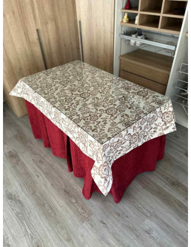 Ropa chenilla 8 pliegues color Rojo con Tapete Planta