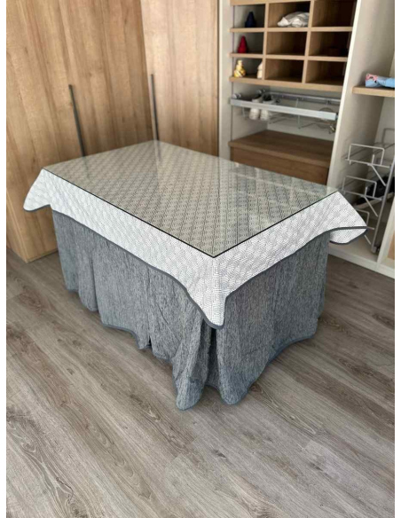 Ropa de mesa camilla chenilla 8 pliegues color Gris con Tapete Rombos