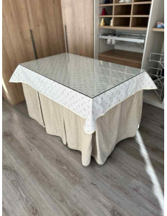 Ropa de mesa chenilla 8 pliegues color Beige con Tapete Lazos