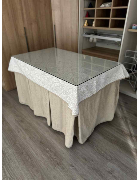 Ropa de mesa chenilla 8 pliegues color Beige con Tapete Sol