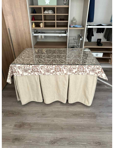 Ropa de mesa chenilla 8 pliegues color Beige con Tapete Planta