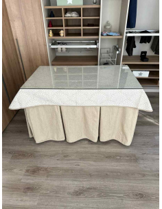 Ropa de mesa chenilla 8 pliegues color Beige con Tapete Sol 2