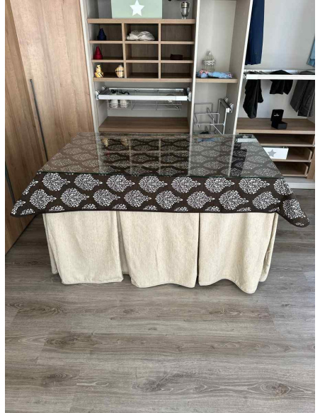 Ropa de mesa chenilla 8 pliegues color Beige con Tapete Acebo