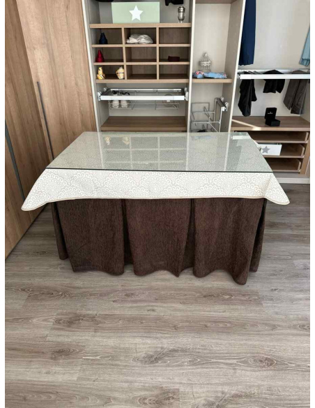 Ropa de mesa Chenilla 8 Pliegues color Chocolate con Tapete Sol