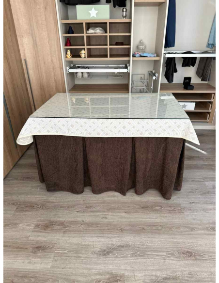 Ropa mesa camilla chenilla 8 pliegues color Chocolate con Tapete Lazos