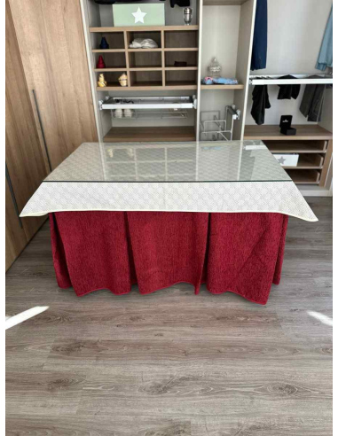 Ropa de mesa de camilla Chenilla 8 Pliegues color Rojo con Tapete Rombos