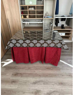 Ropa de mesa tejido chenilla 8 pliegues color Rojo con Tapete Acebo 2