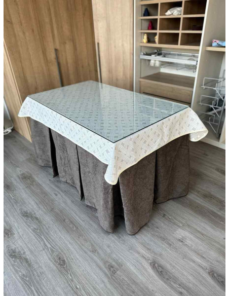 Falda Mesa de Camila Antimanchas Extragruesa Ultraeficiente Chocolate con Tapete Lazos