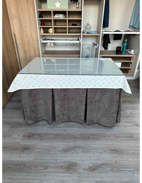 Falda Mesa de Camila Antimanchas Extragruesa Ultraeficiente Chocolate con Tapete Lazos