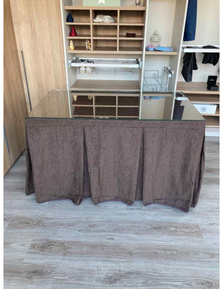 Ropa de mesa chenilla 8 pliegues color chocolate