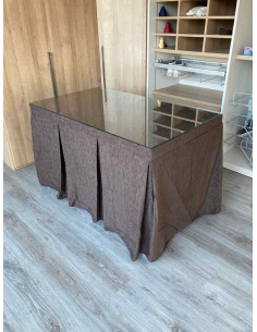 Ropa de mesa chenilla 8 pliegues color chocolate