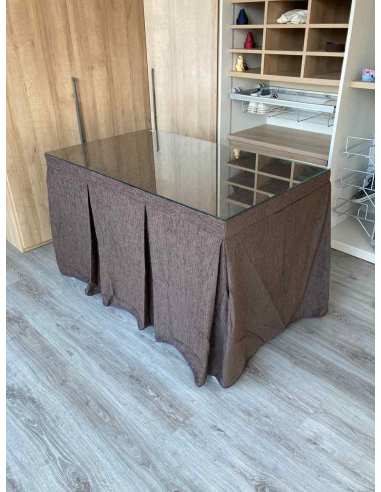 Ropa de mesa chenilla 8 pliegues color chocolate