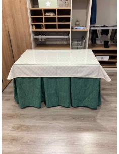 Ropa de Mesa Camilla Chenilla 10 Pliegues color Verde con Tapete Crema 2