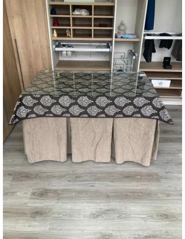 Ropa de Mesa Camilla Chenilla 10 Pliegues color Topo con Tapete Acebo Ropa de Mesa Camilla Chenilla 10 Pliegues color Topo con Tapete Acebo