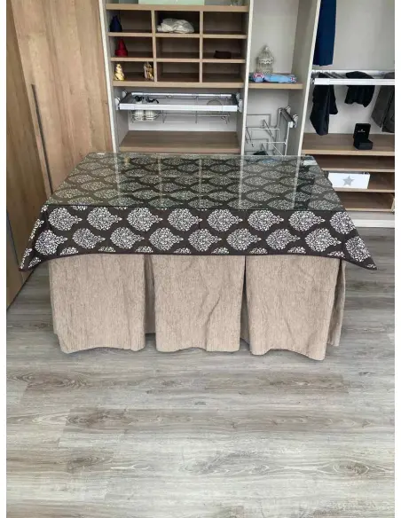 Ropa de Mesa Camilla Chenilla 10 Pliegues color Topo con Tapete Acebo Ropa de Mesa Camilla Chenilla 10 Pliegues color Topo con Tapete Acebo