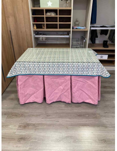 Ropa de Mesa Camilla Chenilla 10 Pliegues color Rosa Pastel con Tapete Geo 2