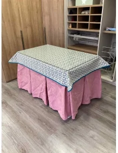 Ropa de Mesa Camilla Chenilla 10 Pliegues color Rosa Pastel con Tapete Geo