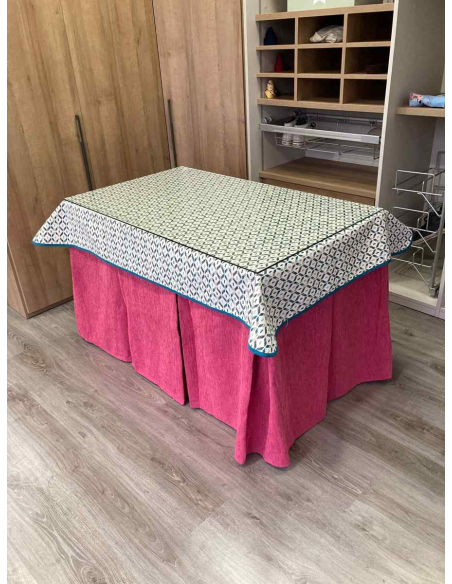 Ropa de Mesa Camilla Chenilla 10 Pliegues color Rosa Chicle con Tapete Geo