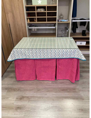 Ropa de Mesa Camilla Chenilla 10 Pliegues color Rosa Chicle con Tapete Geo