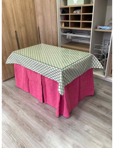 Ropa de Mesa Camilla Chenilla 10 Pliegues color Rosa Chicle con Tapete Libano Verde