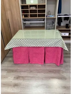 Ropa de Mesa Camilla Chenilla 10 Pliegues color Rosa Chicle con Tapete Libano Verde 2