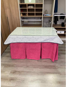 Ropa de Mesa Camila Chenilla 10 Pliegues color Rosa Chicle con Tapete Sol 2