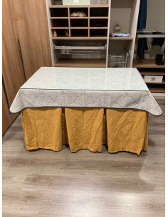 Ropa de Mesa Camilla Chenilla 10 Pliegues color Mostaza con Tapete Sol 2