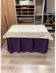 Ropa de Mesa Camilla Chenilla 10 Pliegues color Morado con Tapete Crema 2