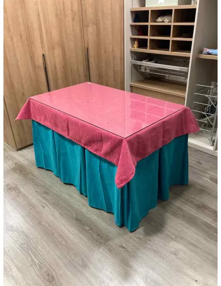 Ropa de Mesa Camilla Chenilla 10 Pliegues color Azul con Tapete Rosa