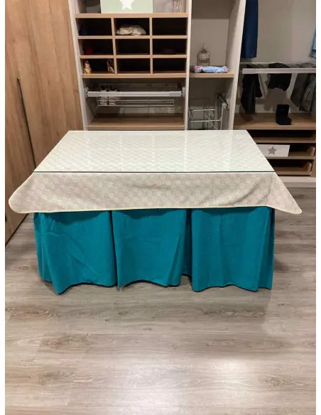 Ropa de Mesa Camilla Chenilla 10 Pliegues color Azul con Tapete Crema Ropa de Mesa Camilla Chenilla 10 Pliegues color Azul con Tapete Crema