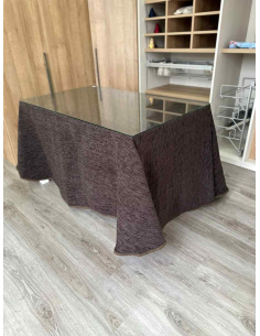 Ropa de mesa chenilla sin pliegues color marron chocolate.