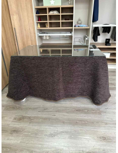 Ropa de mesa chenilla sin pliegues color marron chocolate. 2