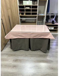 Ropa de Mesa Camilla Antimanchas Aterciopelada Triplegrueso color Chocolate con Tapete Liso Rosa 2