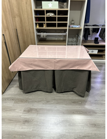 Ropa de Mesa Camilla Antimanchas Aterciopelada Triplegrueso color Chocolate con Tapete Liso Rosa