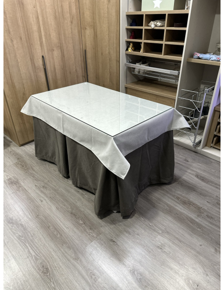 Ropa de Mesa Camilla Antimanchas Aterciopelada Triplegrueso color Chocolate con Tapete Liso Marfil