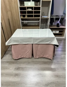 Ropa de Mesa Camilla Antimanchas Aterciopelada Triplegrueso color Rosa con Tapete Liso Marfil 2