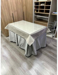 Ropa de Mesa Camilla Antimanchas Aterciopelada Triplegrueso color Marfil con Tapete Liso Beige