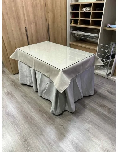 Ropa de Mesa Camilla Antimanchas Aterciopelada Triplegrueso color Marfil con Tapete Liso Beige