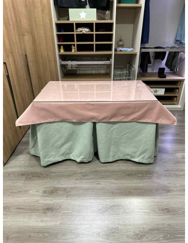 Ropa de Mesa Camilla Antimanchas Aterciopelada Triplegrueso color Roca con Tapete Liso Rosa