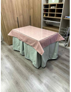 Ropa de Mesa Camilla Antimanchas Aterciopelada Triplegrueso color Roca con Tapete Liso Rosa