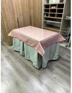 Ropa de Mesa Camilla Antimanchas Aterciopelada Triplegrueso color Roca con Tapete Liso Rosa