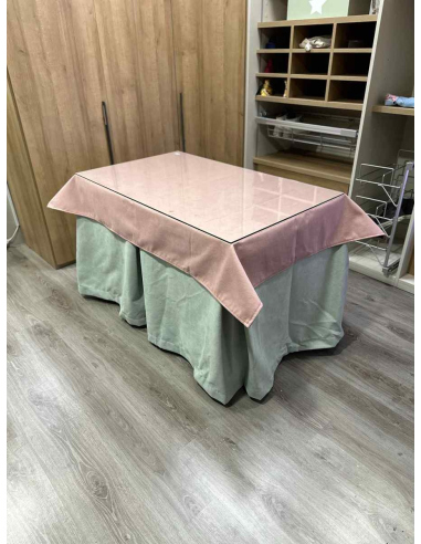 Ropa de Mesa Camilla Antimanchas Aterciopelada Triplegrueso color Roca con Tapete Liso Rosa