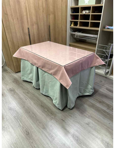 Ropa de Mesa Camilla Antimanchas Aterciopelada Triplegrueso color Roca con Tapete Liso Rosa