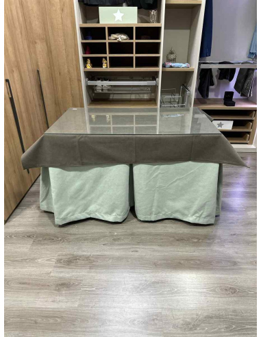 Ropa de Mesa Camilla Antimanchas Aterciopelada Triplegrueso color Roca con Tapete Liso Chocolate