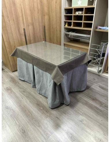 Ropa de Mesa Camilla Antimanchas Aterciopelada Triplegrueso color Gris con Tapete Liso Chocolate