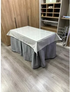 Ropa de Mesa Camilla Antimanchas Aterciopelada Triplegrueso color Gris con Tapete Liso Marfil
