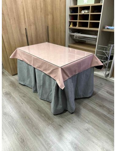 Ropa de Mesa Camilla Antimanchas Aterciopelada Triplegrueso color Gris con Tapete Liso Rosa