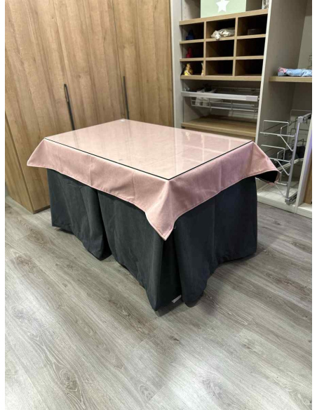 Ropa de Mesa Camilla Antimanchas Aterciopelada Triplegrueso color Grafito con Tapete Liso Rosa