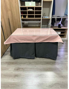 Ropa de Mesa Camilla Antimanchas Aterciopelada Triplegrueso color Grafito con Tapete Liso Rosa 2