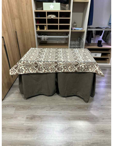 Conjunto Completo Antimanchas Aterciopelada Triplegrueso color Chocolate con Tapete Vintage